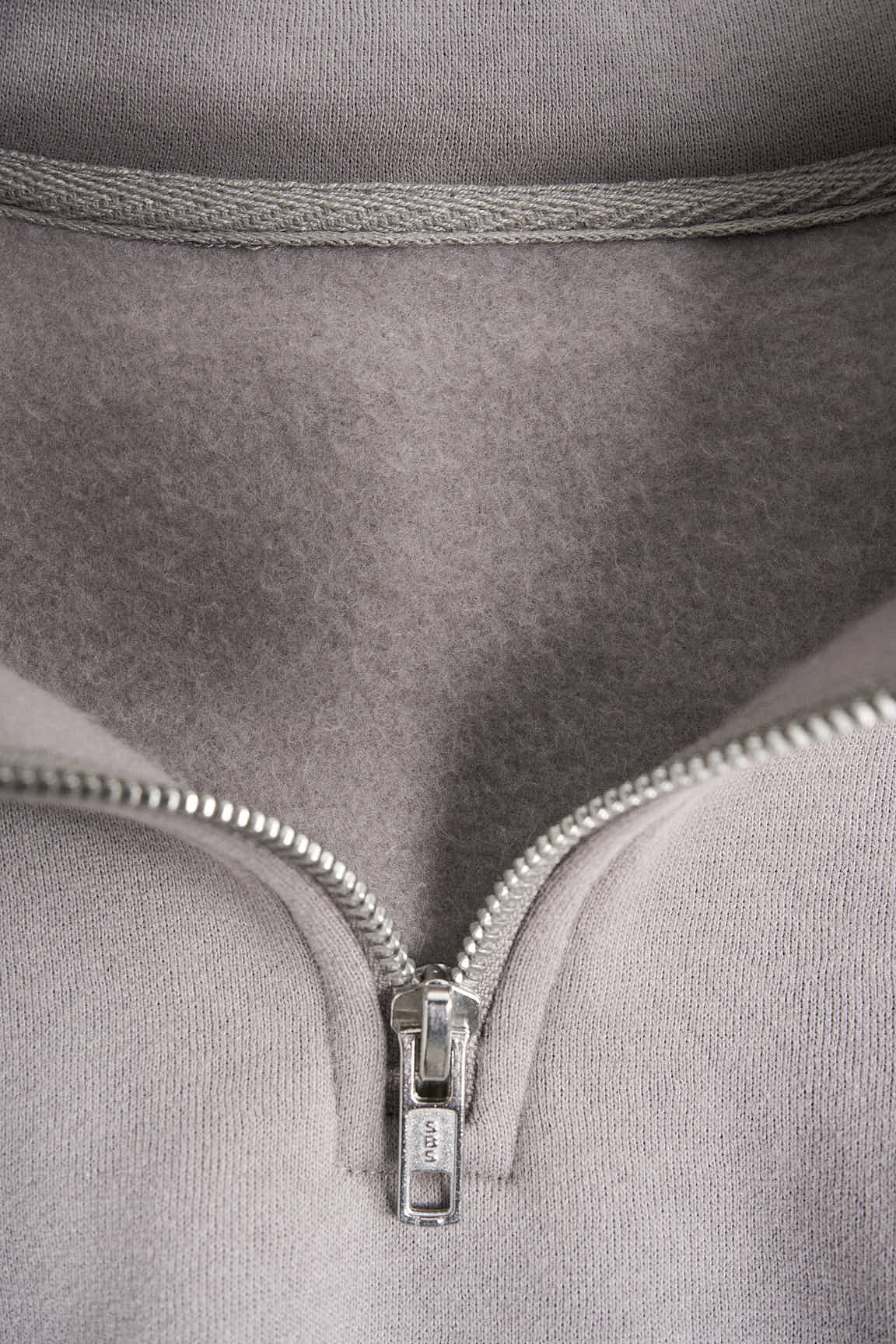 Tröja med halv dragkedja