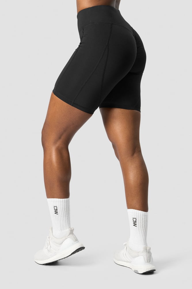 scrunch v-shape pocket biker shorts black