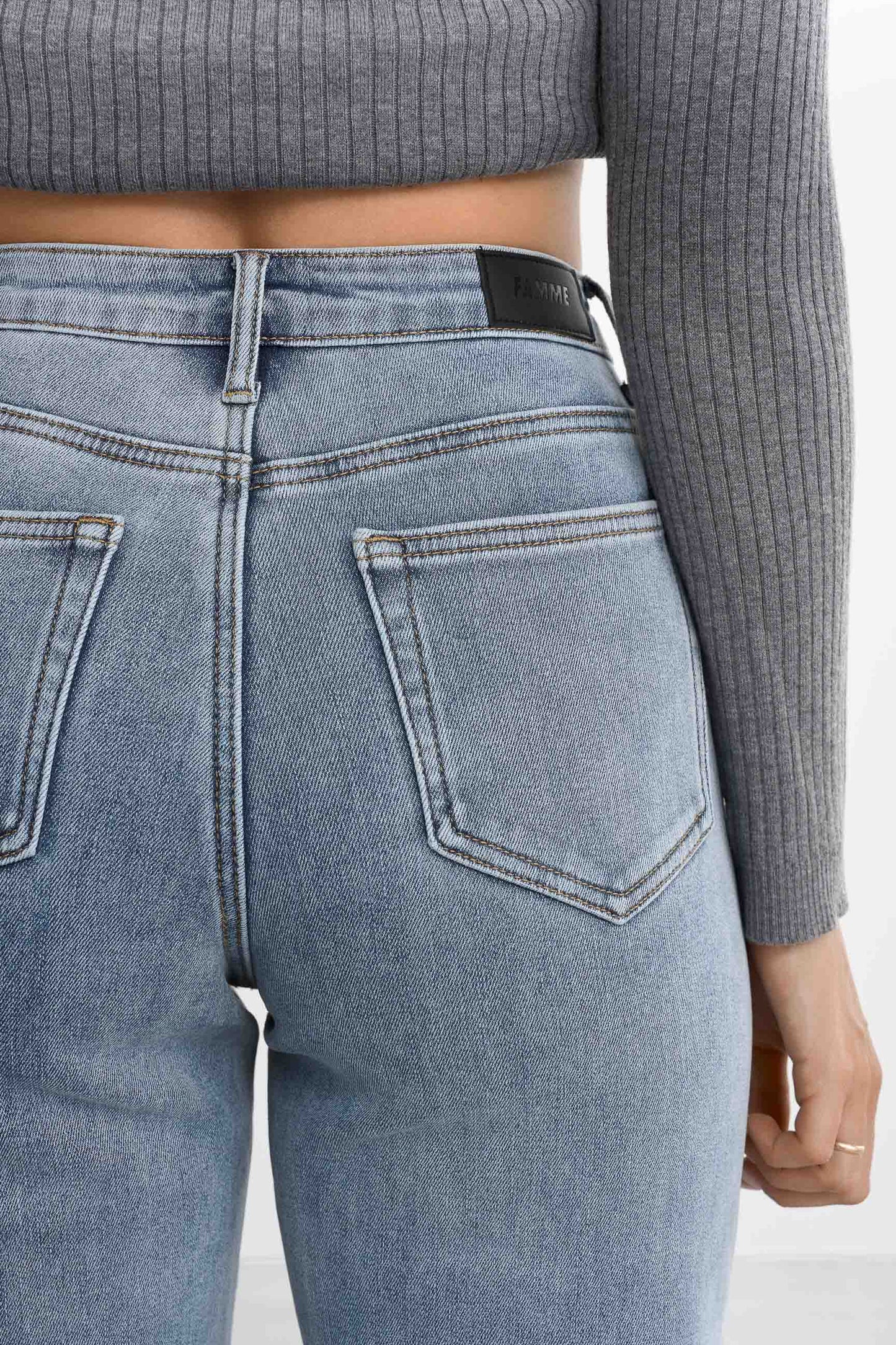 Värmande pösiga jeans