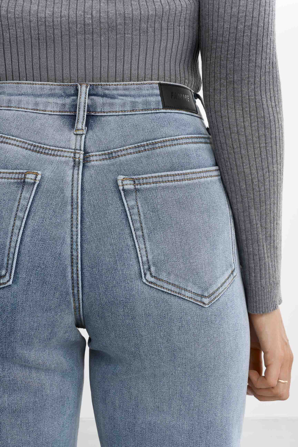 Värmande pösiga jeans
