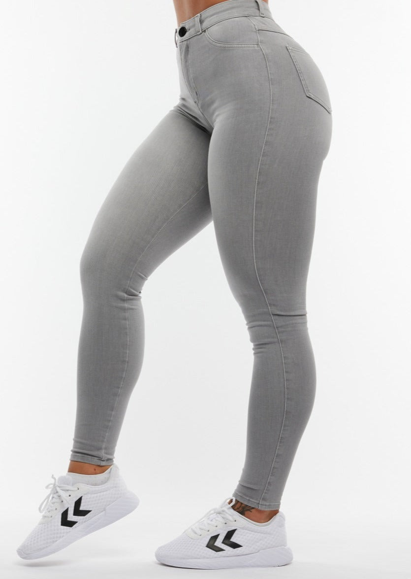 High Waist Denim Jeans - Light Grey - for kvinde - EMBRACE - Jeans